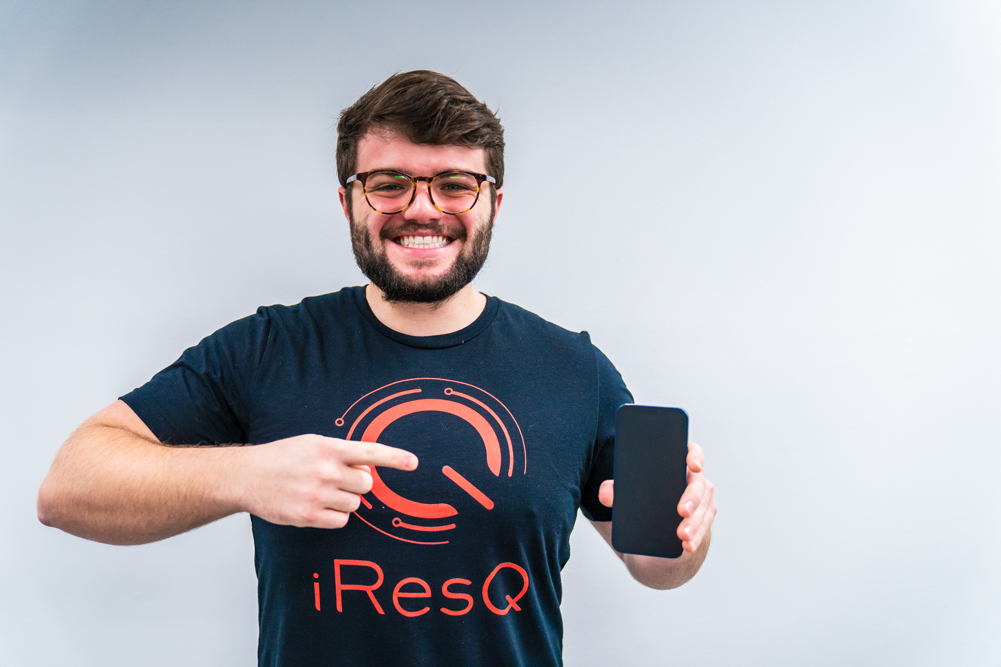 iresQ employee with phone